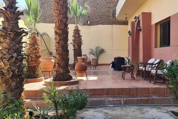 فندق Senmut Luxory Rooms