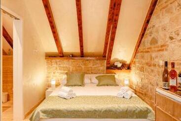Отель Stone House Luxury Rooms
