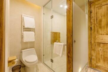 ホテル Sukham Advesa Emei