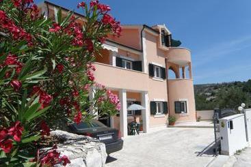 هتل Villa Marica Primosten