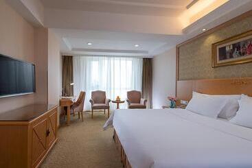 Vienna International Hotel Shenyang Railway Station