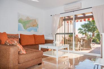 هتل Cipreses House