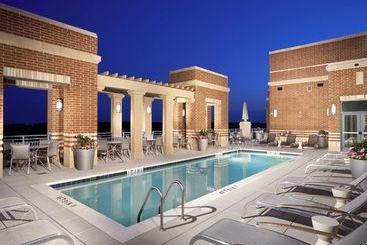 Отель Global Luxury Suites at Metropolitan South