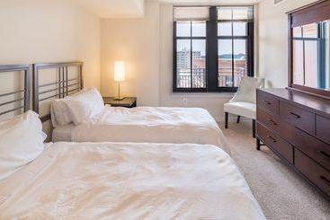 هتل Global Luxury Suites at Metropolitan South