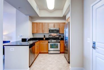 هتل Global Luxury Suites at Metropolitan South