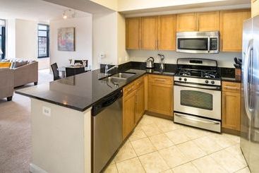 هتل Global Luxury Suites at Metropolitan South
