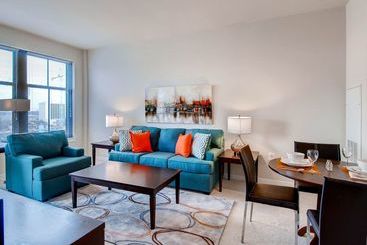 هتل Global Luxury Suites at Metropolitan South