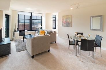 هتل Global Luxury Suites at Metropolitan South