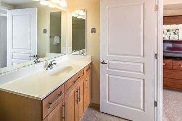 هتل Global Luxury Suites at Metropolitan South