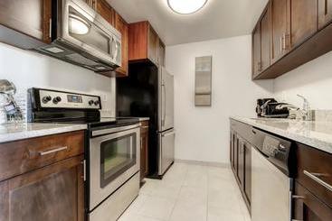 هتل Global Luxury Suites Next To Providence Place Shopping Mall