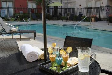 هتل Global Luxury Suites Next To Providence Place Shopping Mall