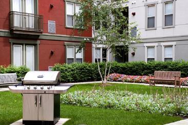 هتل Global Luxury Suites Next To Providence Place Shopping Mall