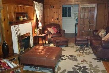 هتل Historic Smarthouse Charming Comfy King