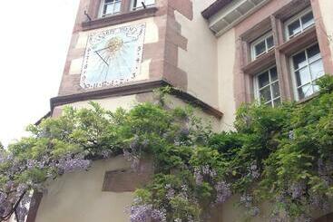 هتل La Cour Des Nobles