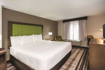 Отель La Quinta Inn & Suites By Wyndham Brooklyn Central