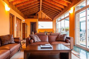 هتل Villa Vista Lara Canovas Nerja