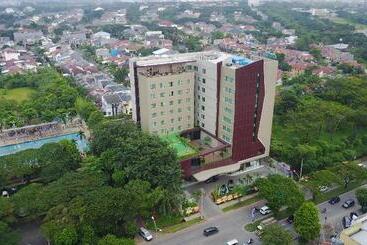 בית מלון כפרי Ayola Lippo Cikarang