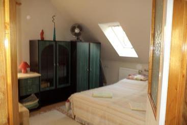 هتل Flora Apartman