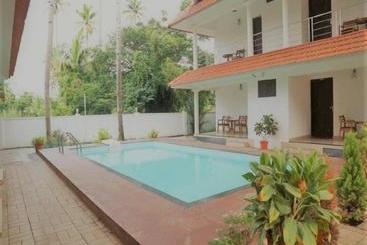 هتل Lake Gardens Resorts