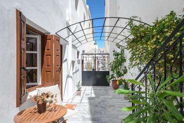 هتل Naxos Center Houses