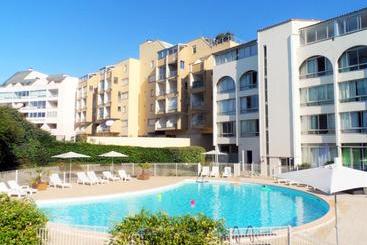 هتل Residence New Rochelle