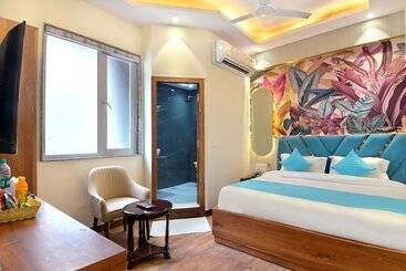 Отель Saina International