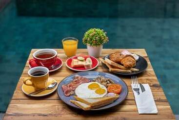 בית מלון כפרי The Aswana Seminyak