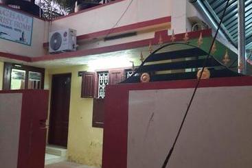 هتل Raghavi Tourist Home