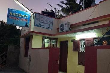 هتل Raghavi Tourist Home