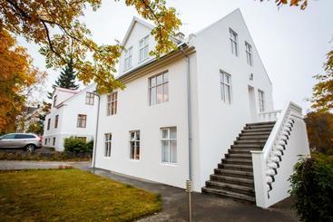هتل Akureyri Central Luxury House