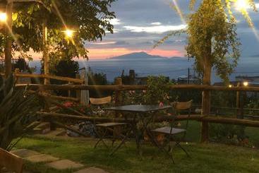 هتل Lantica Pigna Chateau