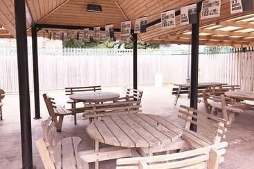 فندق Mccauls Bar & Guesthouse