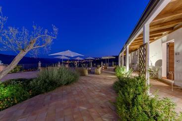 هتل Relais Villa Del Monte
