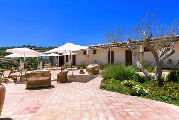 هتل Relais Villa Del Monte