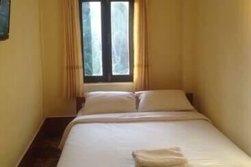 فندق Sackarinh Guesthouse