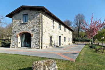 Отель Villa Santa Maria A Bovino