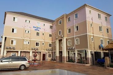 Beck Flo Hotel & Suites Ent