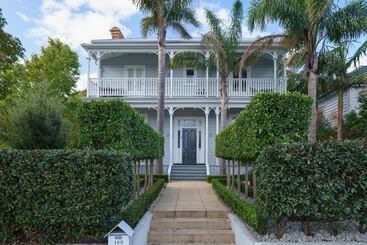 Отель Andelin Guest House