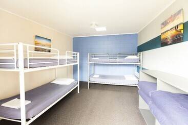 호텔 Beachcomber Lodge & Backpacker