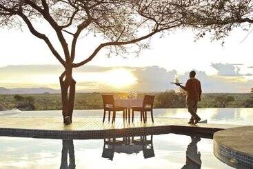 ホテル Four Seasons Safari Lodge Serengeti