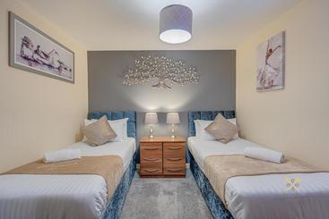 هتل Mica Point City Centre Apartment