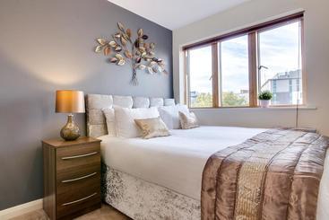 هتل Mica Point City Centre Apartment