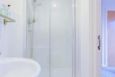هتل Mica Point City Centre Apartment