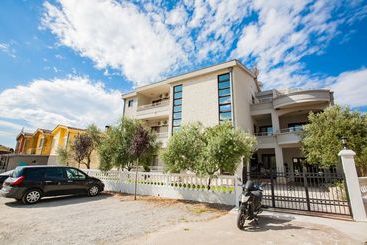 هتل Nilaj Apartments