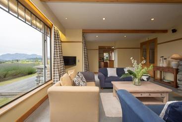 هتل Release Wanaka Bullock Creek Chalet