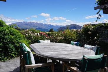 هتل Release Wanaka Bullock Creek Chalet