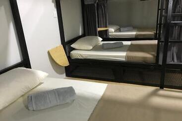 בית מלון כפרי The Good Travelers Hostel   Kl Airport