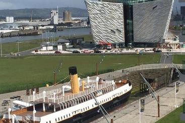 هتل Titanic View Apartment