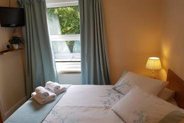هتل A & B Guest House Cambridge Ltd