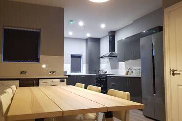 فندق Central City House